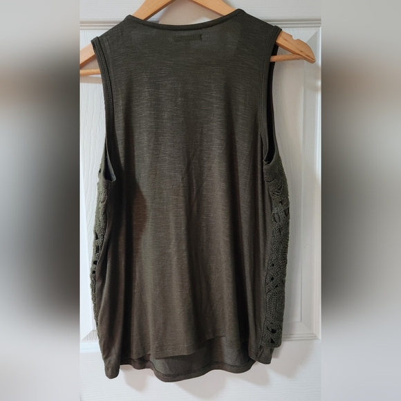 Maurices Olive Green Crochet Tank Top. Size: M - Picture 2 of 4
